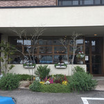 シェ クープル - センス良く、手の込んだガーデニングは
女子のこころをわしづかみにする（＾ν＾）