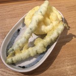 自家製さぬきうどんと肉 甚三 - 野菜天（いんげん + たまねぎ）