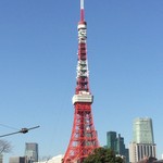 自家製さぬきうどんと肉 甚三 - 都営三田線 芝公園駅 A3からお店に向かって最初の交差点で撮影。ここで曲がって真っ直ぐ歩けばお店に着く。