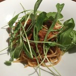 色々な魚介のラグーとルッコラのアラビアータソース