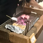 京松蘭はなれ - 肉は炭火で焼き上げます