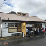 神宮屋　勘助 - 店の前と行列