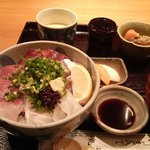 丸新 - 海鮮丼1000円