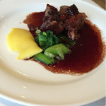 レストラン エピファニー - 母のチョイスのメイン  牛肉の赤ワイン煮込み