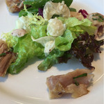 レストラン エピファニー - 私のチョイス①  鶏もも肉のコンフィのサラダ