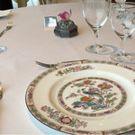 レストラン エピファニー - 案内されたリザーブテーブルはセッティング済み♪