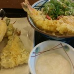 丸亀製麺 - 大えびうどん+天ぷら(れんこん、なばな、ほうぼう)