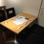 ベイブルーイング 関内本店 - 奥にテーブルがあります。