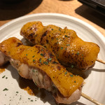 Yakitori Kinzan - 赤鶏ももチーズ ¥170
                        ・女子にも人気じゃないかな。