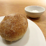 ラ・トラース - 自家製ライ麦パン