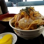 みなと食堂 - マウンテンなカツ丼600円。