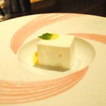 香材創作食房 アーユ - ランチコース　1950円　デザート　ヨーグルトムース