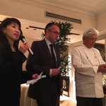 レストランひらまつ 広尾 - 同時通訳で説明して下さいました。