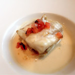 レストラン エピファニー - Cちゃんチョイスのメイン  舞阪でとれたすずきのポワレ。美味しい！と絶賛してました。