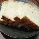 傳 - （2017年1月  訪問）寺田さん作の酵母で姉さんが焼いたパン。モチモチしっとりでウマーイ！