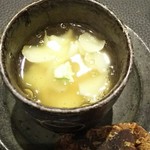 傳 - （2017年1月  訪問）海老芋と百合根の餡かけ。煮付けた味の付いた海老芋の皮も添えられています。