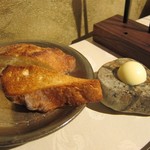 イレテテュヌフワ - 8 baguette rabbitのパン