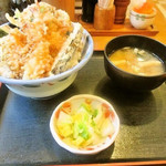 どん吉 - 天丼　味噌汁　漬物