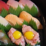 回転寿司すノ家 - はまち，サーモン，うずら鉄火