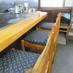 焼助 - 鉄板前のカウンター席