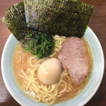 寿々喜家 本店 - ラーメン並 700円 トッピング のり 100円 味玉 100円。