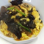 岐阜屋 - もうあらかた食べ尽くしたので定番メニューの木耳と玉子炒め570円を食べました。