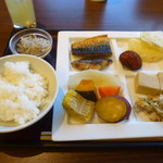 夢海游 淡路島 - 朝食バイキング：味噌鯖、塩鯖、タマネギ天、揚げタマネギ天など