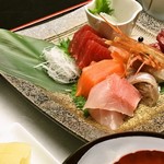 海まかせ旬菜料理 石廊庵 - 本日の海まかせ　刺身盛り合わせ定食(一例)
