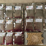 ジュヴォーラ - 15種類の味が楽しめるコーヒーセット♪1533円(税込)
      様々な豆の種類、産地、熟成期間、焙煎機等の違いを楽しむ♪