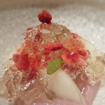 炭火割烹 いふき - レクチェとシャンパンと蜂蜜のゼリー 百合根と苺のソース添えアップ