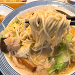 リンガーハット - 麺は中太のちゃんぽん麺