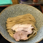 市川ウズマサ - 美しい盛り方の麺とチャーシュー