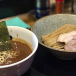市川ウズマサ - 濃厚煮干し豚骨醤油 つけそば (麺少なめ) 790円