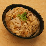季節の炊き込みおにぎり（１６２円）『鶏ごぼう』２０１７年１月
