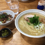 桐麺 本店 - 鶏しょうゆ730円 豚丼200円