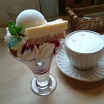 チーズケーキ工房・カフェ 風花 - チーズケーキパフェとカプチーノ