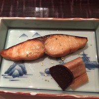 大三 - 鰆の焼き物　手前の黒いのが自家製の柚餅子です