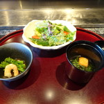 鉄板焼　恵比寿 - 菜の花のお浸しとサラダと鯛真丈
