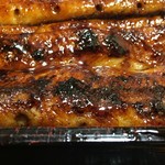 うなぎの緒里 - 2017年1月初旬 鰻アップ 表面パリパリに焼かれています。