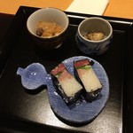 花小路 さわ田 - このわたとナマコ
      牡蠣のオイル漬け
      鯖寿司