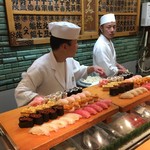 Sushi Sagamiya - 握っているのを見るだけでも楽しいものです。