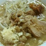 もみじ屋 - ミニラーメン(ニンニク 油)の どアップ