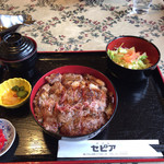 グリルセピア - ステーキ丼。