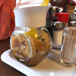 グリルセピア - テーブルの醤油にんにく。