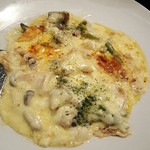 鉄板料理勝屋 - キノコと野菜のチーズ焼き
