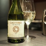 Teppan Dining L’ajitto - 白ワインボトル「カリテラ・トリビュート・シャルドネ」チリ