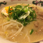 十兵衛 - ホルモンラーメン。スープとホルモンがよく合います。