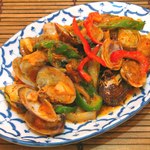 Stir-fried clams with basil “Pa Hoi Lai”