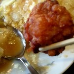 ポンポ子 - 唐揚げは衣カリカリで中ジューシー！下味効いてます。