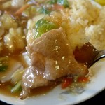 ポンポ子 - 優しい玉子チャーハンに、熱々で甘めの餡が絡む